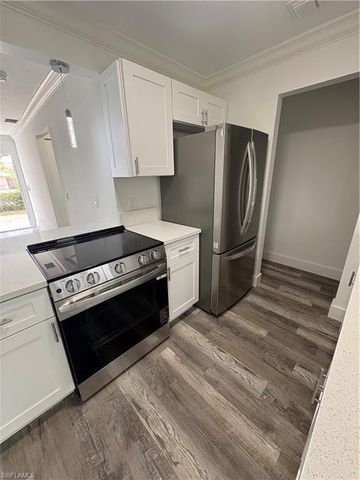 5285 19 PL, Naples, FL 34116