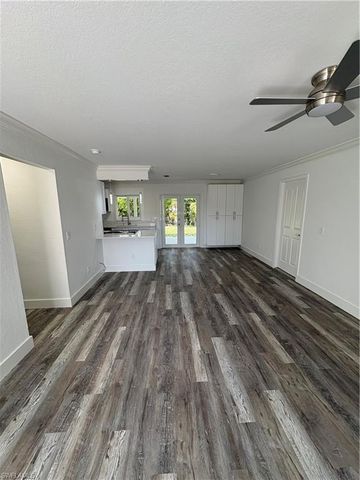 5285 19 PL, Naples, FL 34116