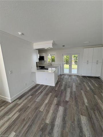 5285 19 PL, Naples, FL 34116