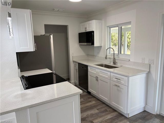 5285 19 PL, Naples, FL 34116