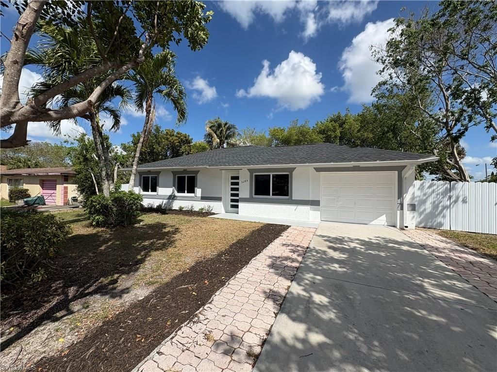 5285 19 PL, Naples, FL 34116