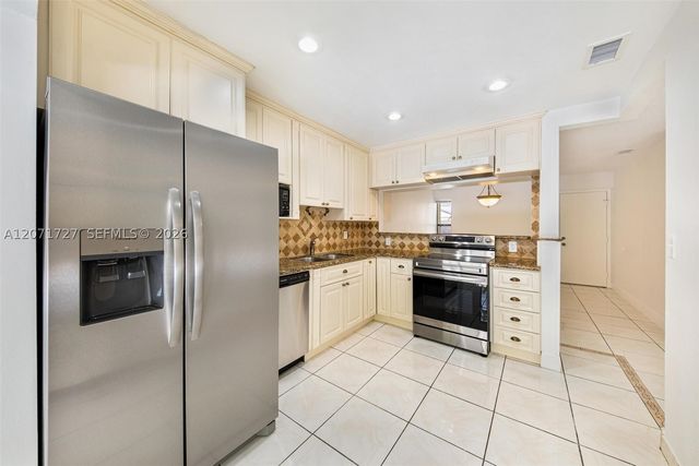 15157 SW 95th St 15157, Miami, FL 33196