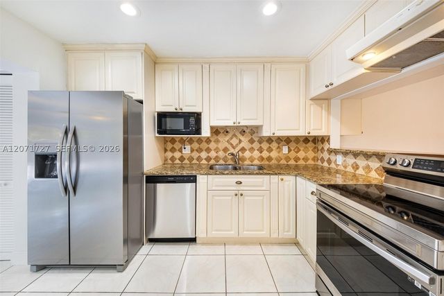 15157 SW 95th St 15157, Miami, FL 33196