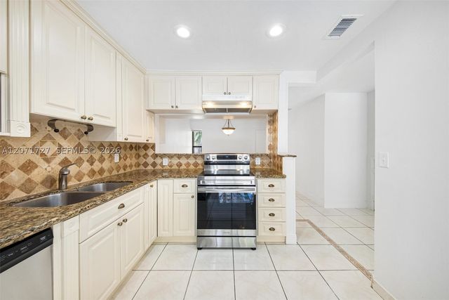 15157 SW 95th St 15157, Miami, FL 33196