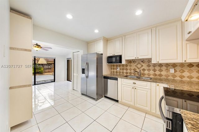 15157 SW 95th St 15157, Miami, FL 33196