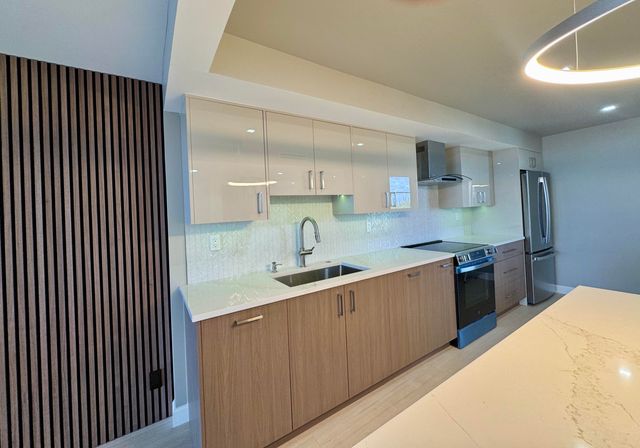 12 Royal Palm Way 6030, Boca Raton, FL 33432