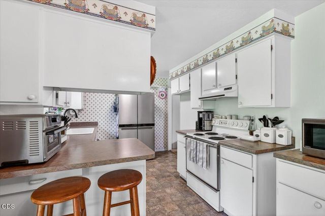 1621 Gayety Lane, Medford, OR 97504