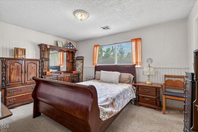 1621 Gayety Lane, Medford, OR 97504