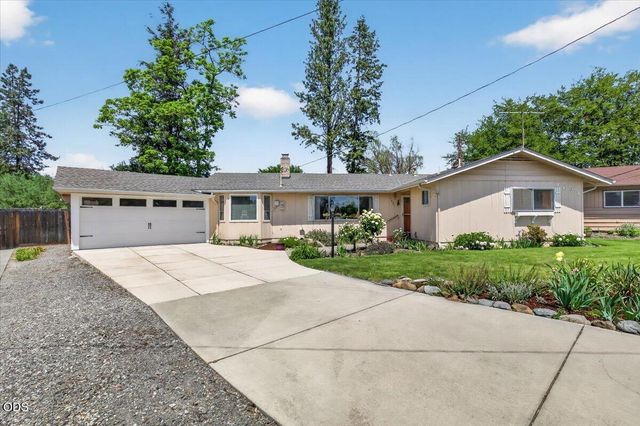 1621 Gayety Lane, Medford, OR 97504
