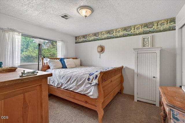 1621 Gayety Lane, Medford, OR 97504