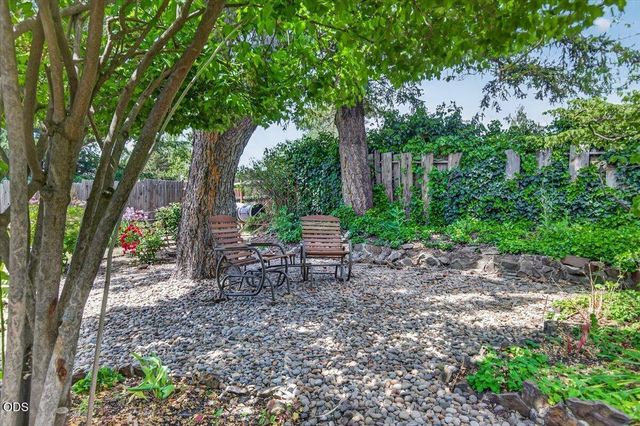 1621 Gayety Lane, Medford, OR 97504