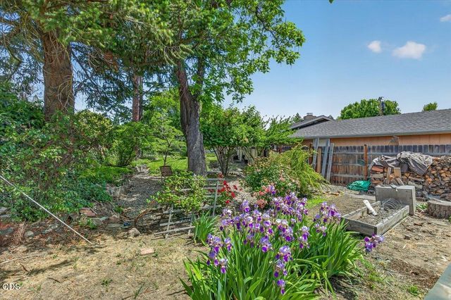1621 Gayety Lane, Medford, OR 97504