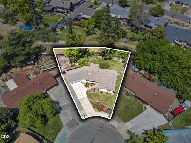 1621 Gayety Lane, Medford, OR 97504
