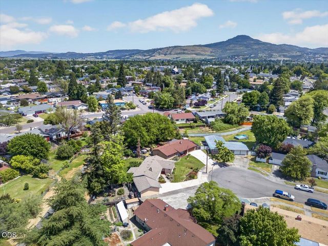 1621 Gayety Lane, Medford, OR 97504