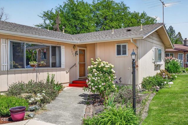 1621 Gayety Lane, Medford, OR 97504