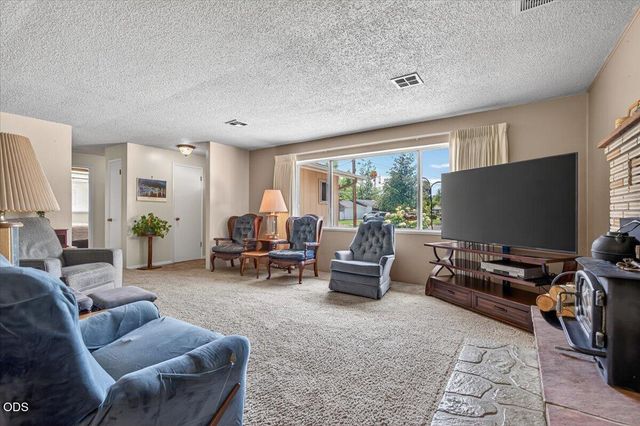 1621 Gayety Lane, Medford, OR 97504