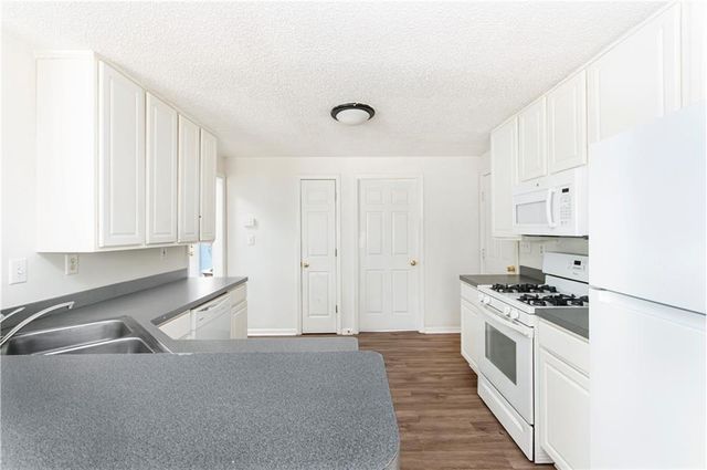 6635 Wellesley Drive, Riverdale, GA 30296