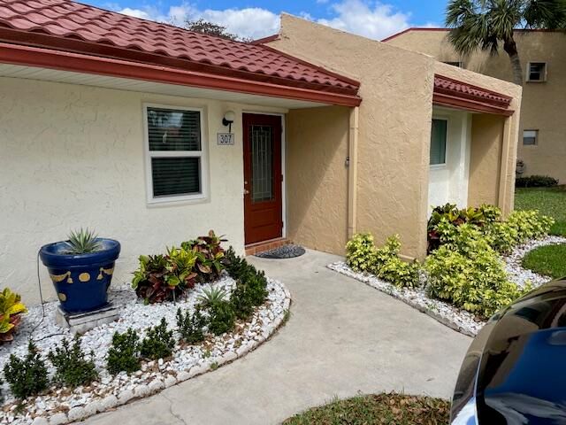 307 Lake Evelyn Drive, West Palm Beach, FL 33411