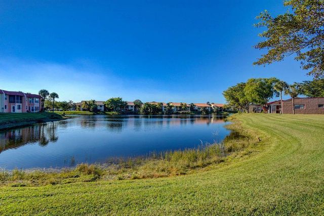 307 Lake Evelyn Drive, West Palm Beach, FL 33411