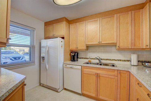 307 Lake Evelyn Drive, West Palm Beach, FL 33411