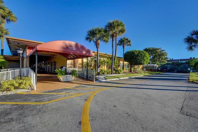 307 Lake Evelyn Drive, West Palm Beach, FL 33411