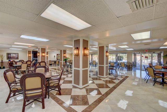 307 Lake Evelyn Drive, West Palm Beach, FL 33411