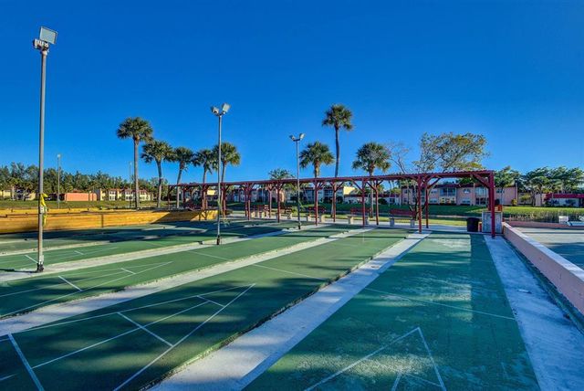 307 Lake Evelyn Drive, West Palm Beach, FL 33411