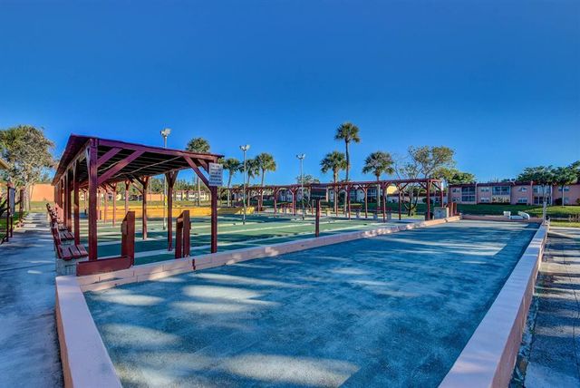 307 Lake Evelyn Drive, West Palm Beach, FL 33411