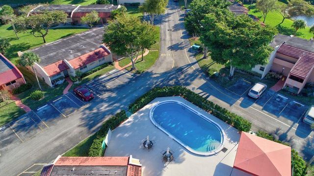 307 Lake Evelyn Drive, West Palm Beach, FL 33411