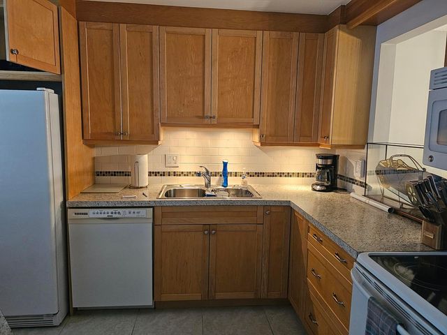 307 Lake Evelyn Drive, West Palm Beach, FL 33411