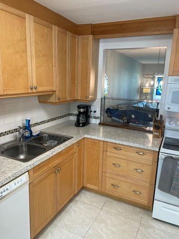 307 Lake Evelyn Drive, West Palm Beach, FL 33411