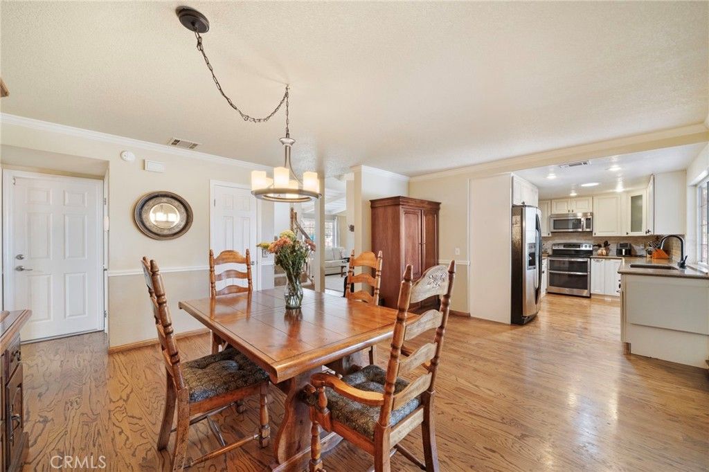 Image 11 of property listing at 1128 W Aster, Upland, CA 91786