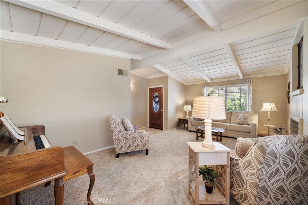 Image 5 of property listing at 1128 W Aster, Upland, CA 91786