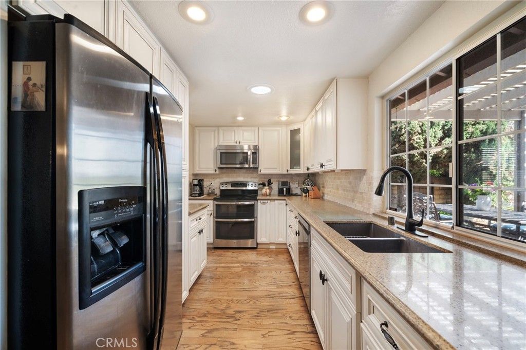 Image 6 of property listing at 1128 W Aster, Upland, CA 91786