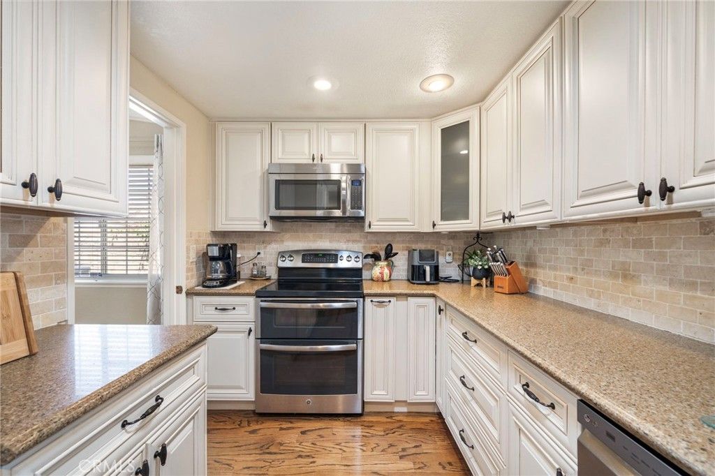 Image 7 of property listing at 1128 W Aster, Upland, CA 91786