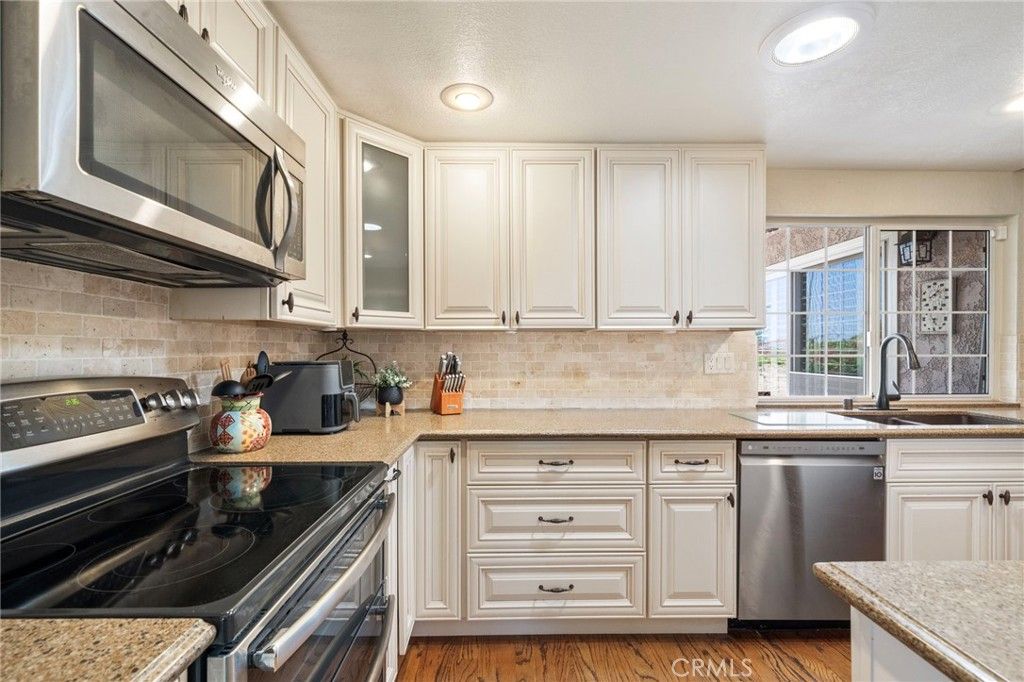 Image 8 of property listing at 1128 W Aster, Upland, CA 91786
