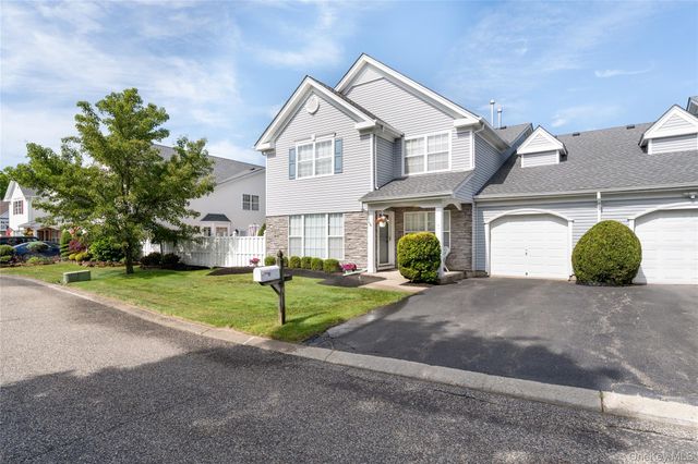 5 Robert Lane 5, Middle Island, NY 11953