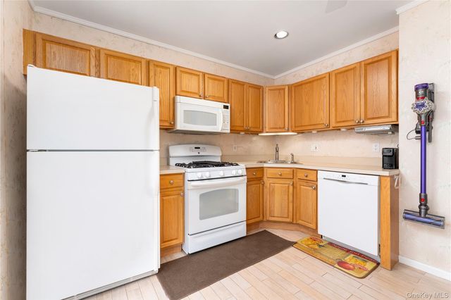 5 Robert Lane 5, Middle Island, NY 11953