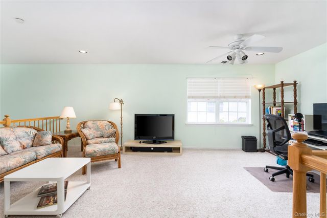 5 Robert Lane 5, Middle Island, NY 11953