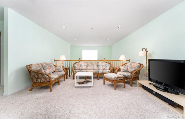5 Robert Lane 5, Middle Island, NY 11953