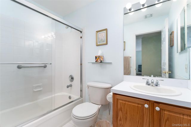 5 Robert Lane 5, Middle Island, NY 11953