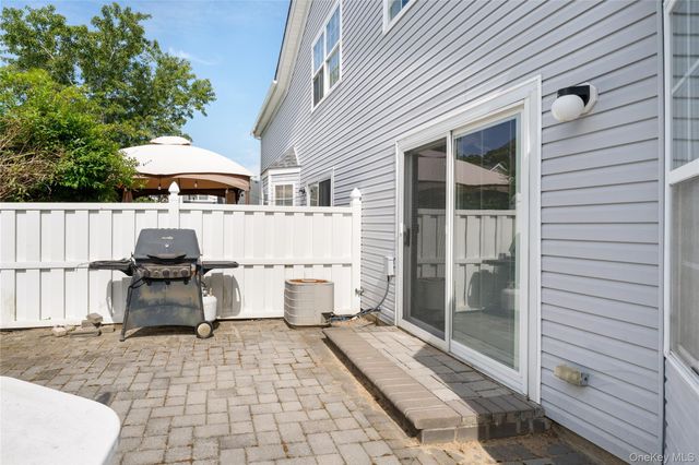 5 Robert Lane 5, Middle Island, NY 11953