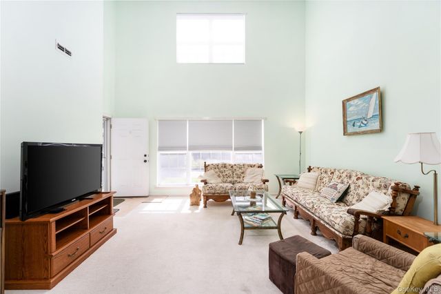 5 Robert Lane 5, Middle Island, NY 11953