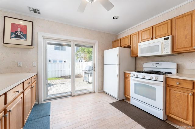 5 Robert Lane 5, Middle Island, NY 11953