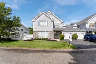 5 Robert Lane 5, Middle Island, NY 11953