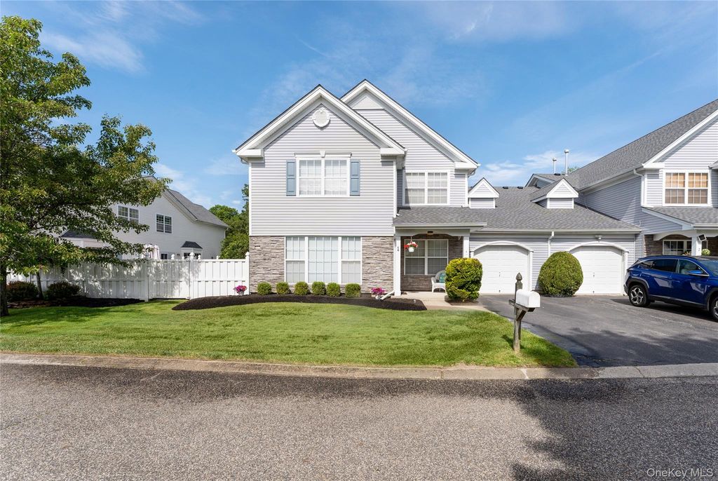 5 Robert Lane 5, Middle Island, NY 11953