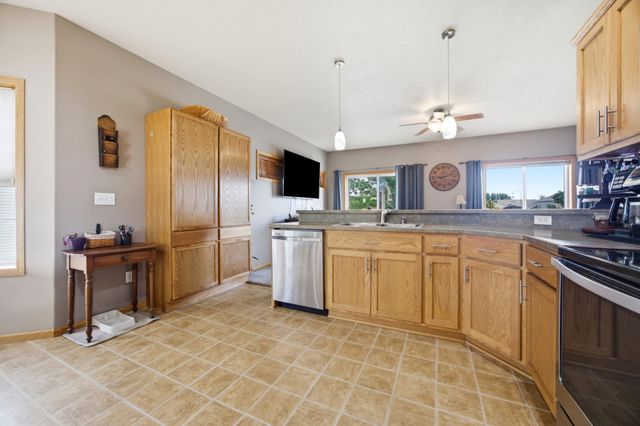 1268 39th Avenue S, Moorhead, MN 56560