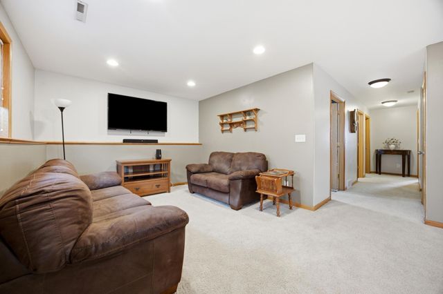 1268 39th Avenue S, Moorhead, MN 56560