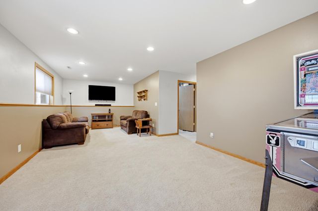 1268 39th Avenue S, Moorhead, MN 56560