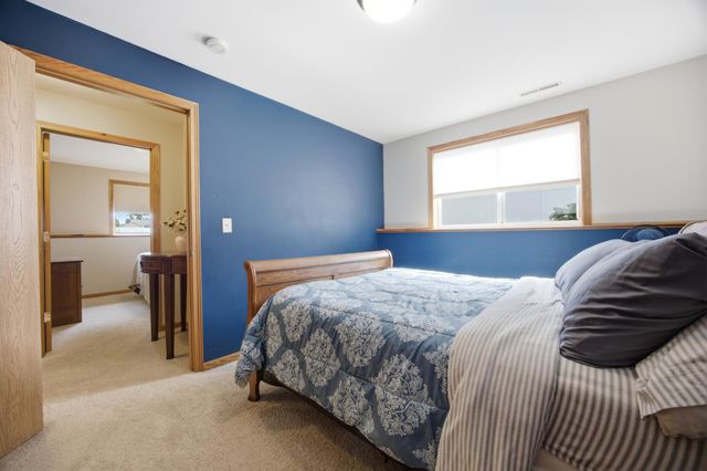 1268 39th Avenue S, Moorhead, MN 56560